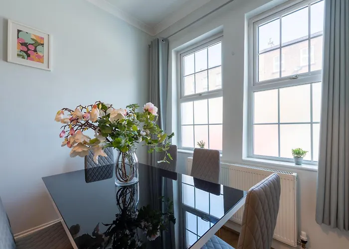 Spacious Comfy 2Br Flat