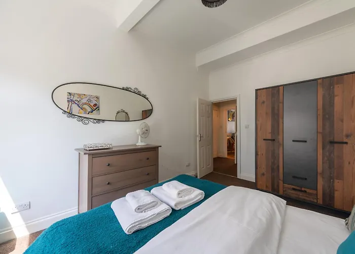 Spacious Comfy 2Br Flat