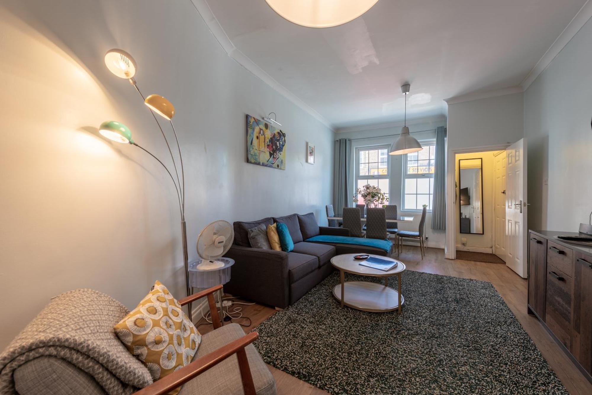 Spacious Comfy 2br Flat Londen