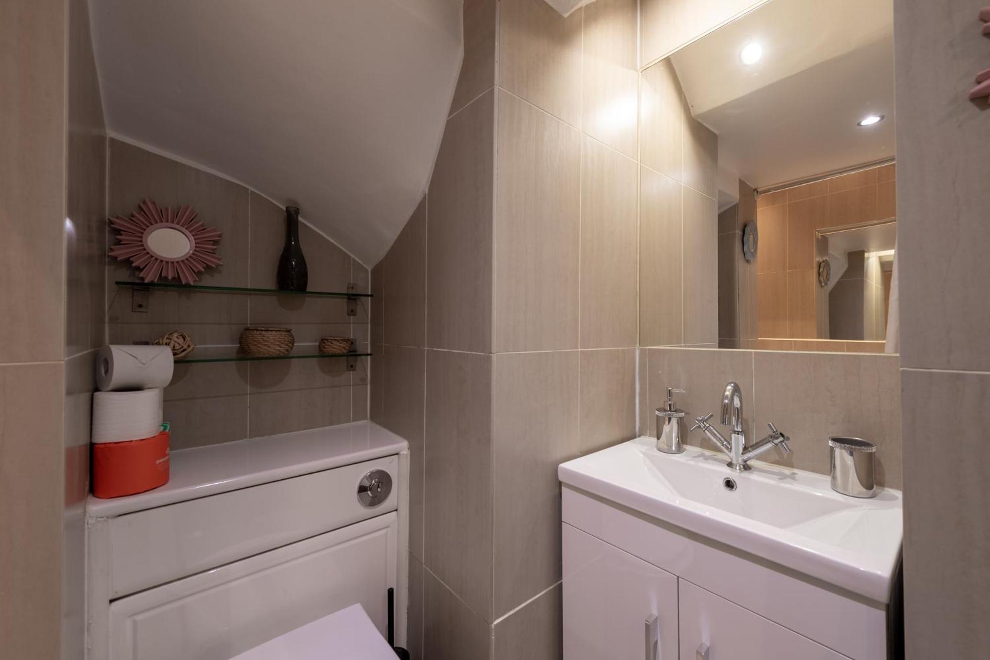 Spacious Comfy 2br Flat Appartement Londen