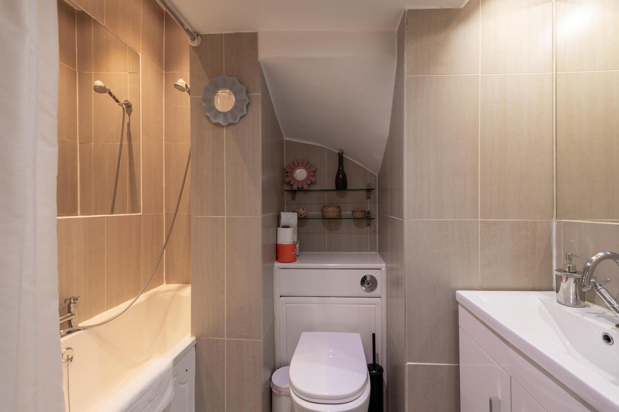 Spacious Comfy 2br Flat Londen